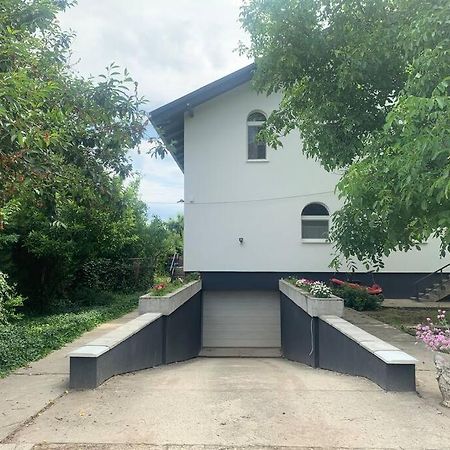 Érd - Csendes, kényelmes családi ház Apartamento Exterior foto
