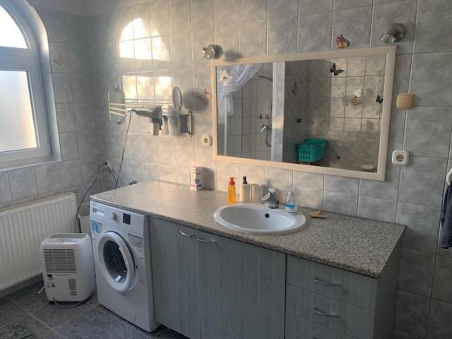 Érd - Csendes, kényelmes családi ház Apartamento Exterior foto